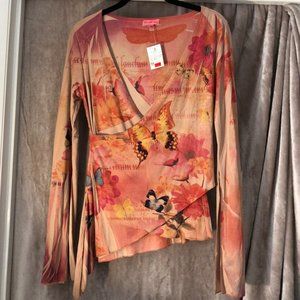 NWT Beautiful Top with drape in front, angled bott